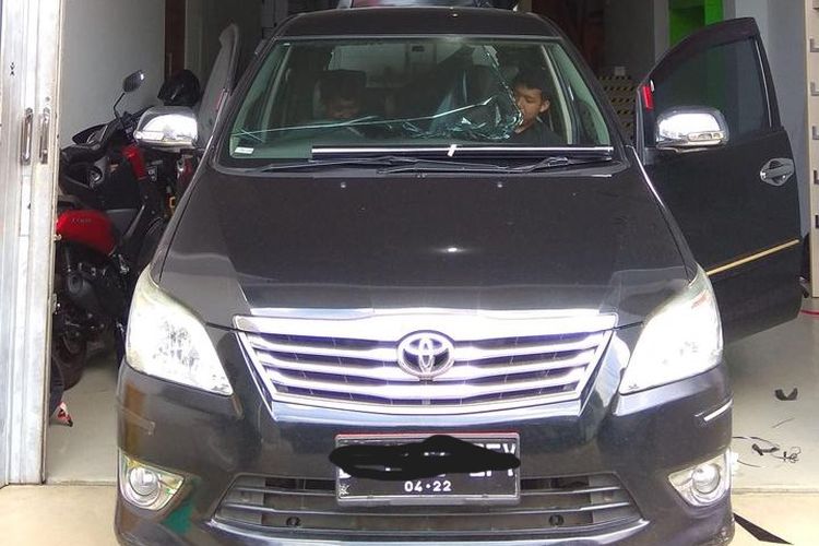 Toyota Innova tipe G 2.5 Diesel tahun 2012 transmisi manual milik Bintang Putra.