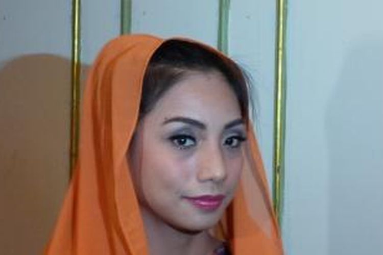 Penyanyi dangdut Siti Rahmawati alias Siti 'KDI' berfoto di Hotel Kartika Chandra, Jakarta Selatan, Minggu (20/9/2015).