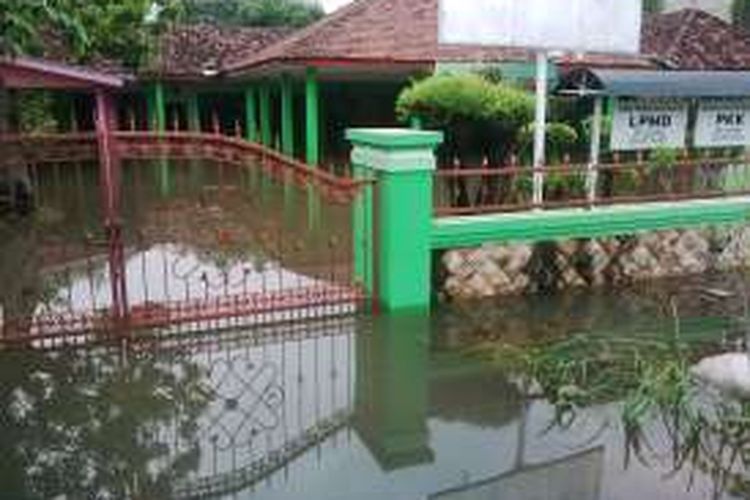Balai Desa Ketapang tergenang banjir