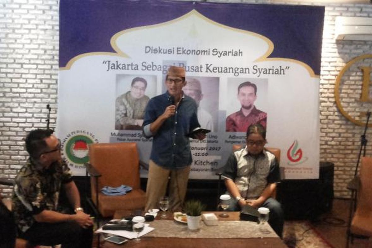 Calon wakil gubernur DKI Jakarta nomor pemilihan tiga Sandiaga Uno saat menjadi pembicara diskusi bertema 
