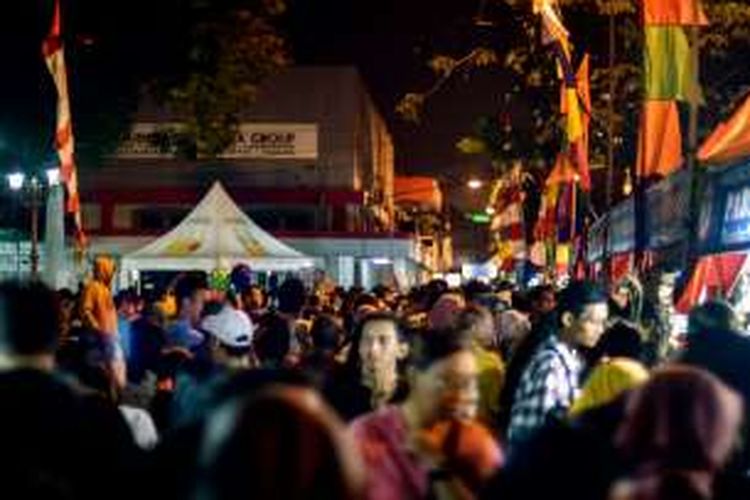 Keramaian Pasar Malam Sentiling Festival Kota Lama Semarang tahun 2014 lalu.