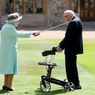 Ratu Elizabeth II Beri Gelar Bangsawan kepada Kapten Tom Moore