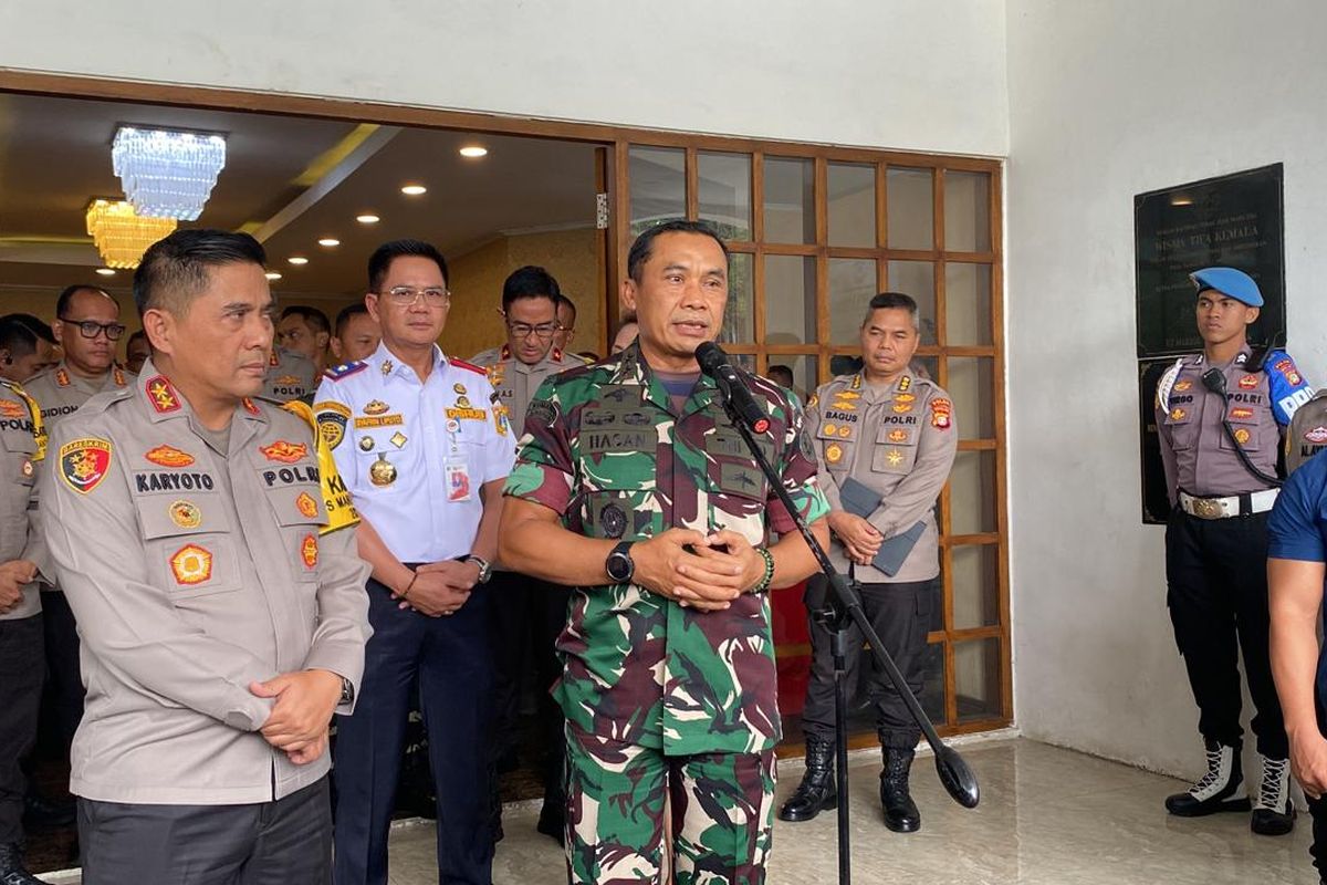 Pangdam Jaya Mayor Jenderal TNI Mohamad Hasan memberikan pernyataan di Mapolda Metro Jaya, Senin (1/4/2024). 