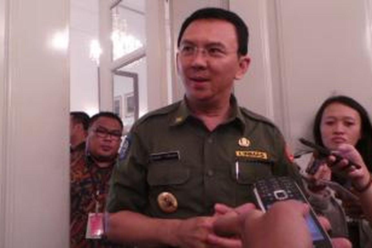 Gubernur DKI Jakarta Basuki Tjahaja Purnama saat wawancara wartawan, di Balai Kota, Senin (4/1/2016). 