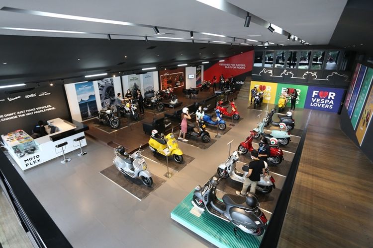  Dealer terbaru Piaggio menerapkan konsep Motoplex yang mengadopsi tampilan premium dan seamless experience mulai dari area showroom, bengkel, hingga ruang pamer keempat brand. 