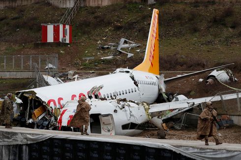 Pesawat Pegasus Airlines Tergelincir di Landasan Pacu dan Terbelah, 3 Orang Tewas