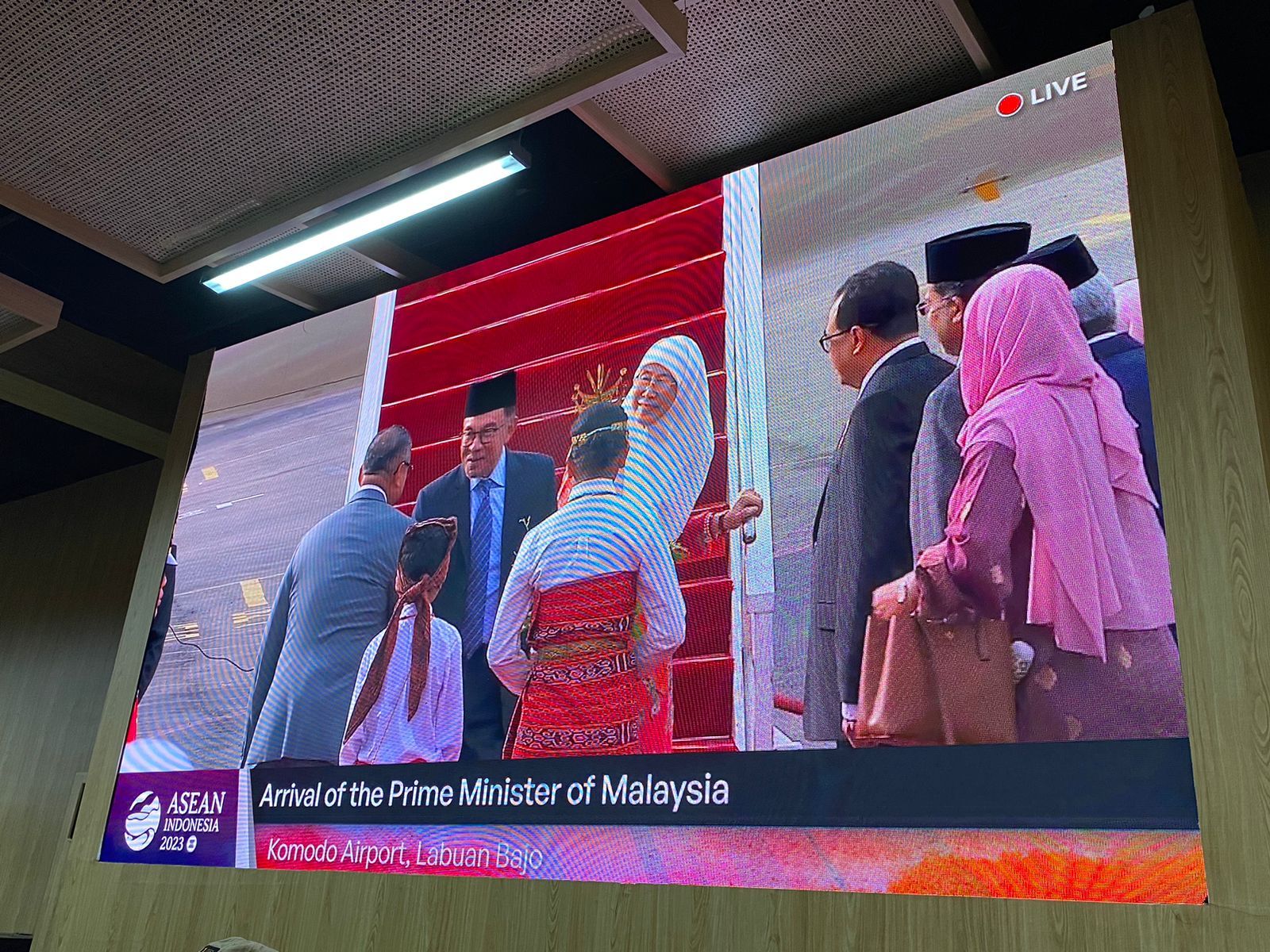 Ikut KTT Ke-42 ASEAN, PM Malaysia Anwar Ibrahim Tiba di Labuan Bajo
