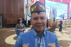 Memancing di Kali Jakarta Meski Air Tercemar demi Lauk Keluarga