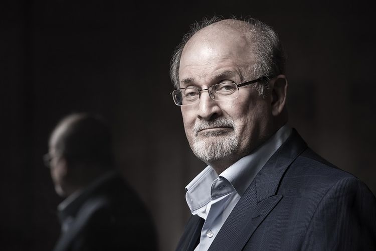 Penulis buku The Satanic Verses, Salman Rushdie.