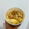Menyantap Rice Bowl Nasi Ayam Garlic Mayo, Cocok untuk Acara Kantor