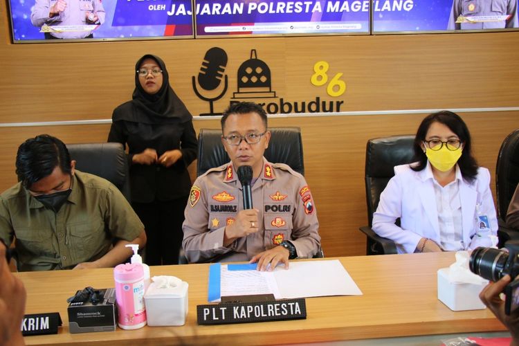 Kapolresta Magelang Plt AKBP Muchamad Sajarod Zakun saat gelar perkara kasus perusakan tempat ibadah, Selasa (13/12/2022)