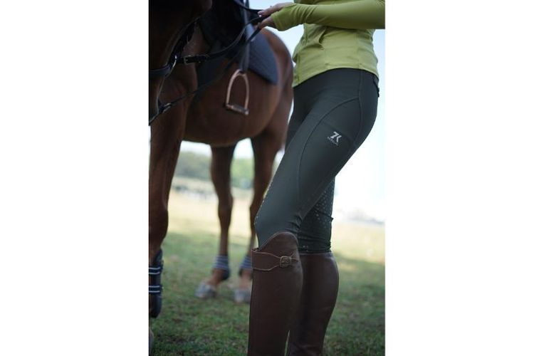 Kenyamanan jadi kunci performa maksimal. Celana riding Kezillaz dirancang ergonomis untuk menunjang gaya dan gerak atlet di arena. 
