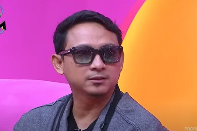 Jarang Muncul di TV, Aden Bajaj Kini Sibuk Berjualan Kacamata