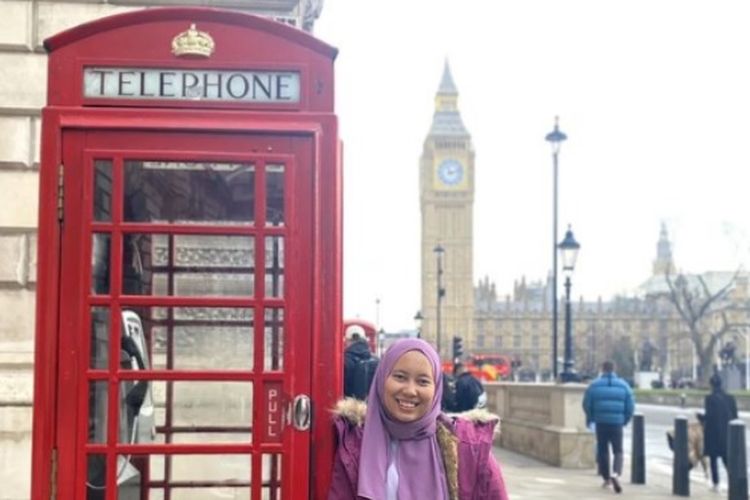 Athi' Nur Auliati Rahmah merupakan mahasiswa UNY yang kuliah lulus S1 tanpa skripsi dan telah diwisuda pada Februari 2022. 