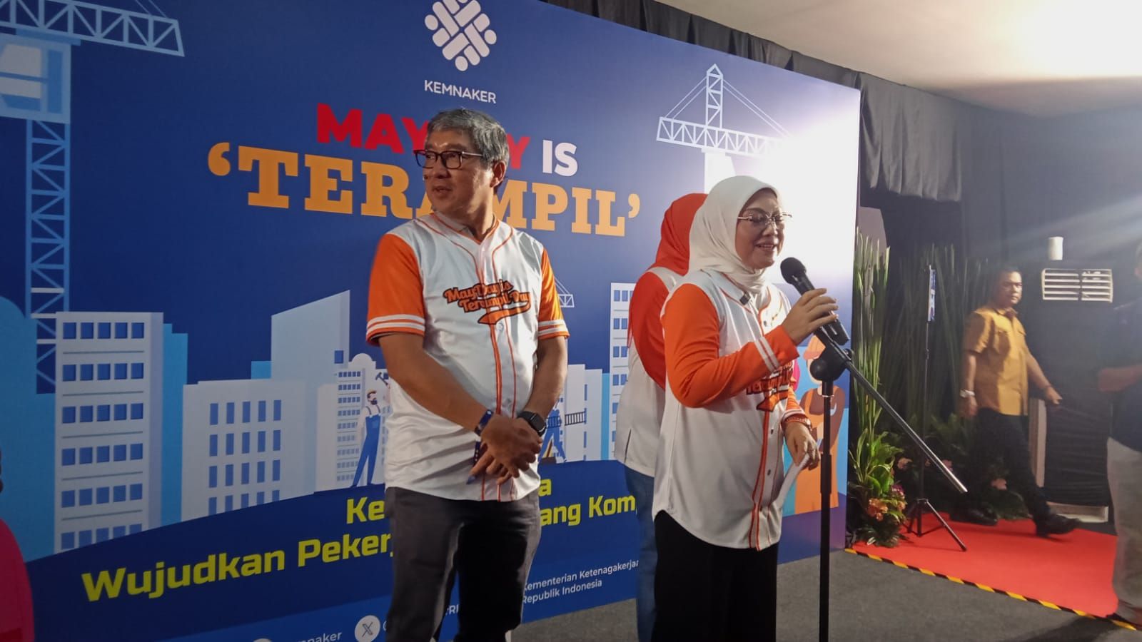 [POPULER MONEY] Serikat Pekerja Tuntut Naik Upah, Menaker Balik Tuntut Kenaikan Kompetensi | Luhut Janji Microsoft Tak Akan Menyesal Investasi Rp 27,6 Triliun di Indonesia