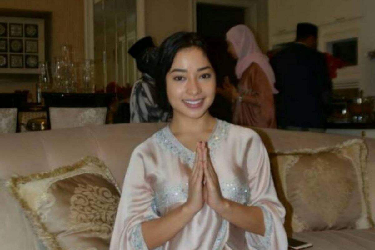 Nikita Willy diabadikan saat menggelar Open House di Perumahan Sentul, Bogor, Jawa Barat, Minggu (25/6/2017).