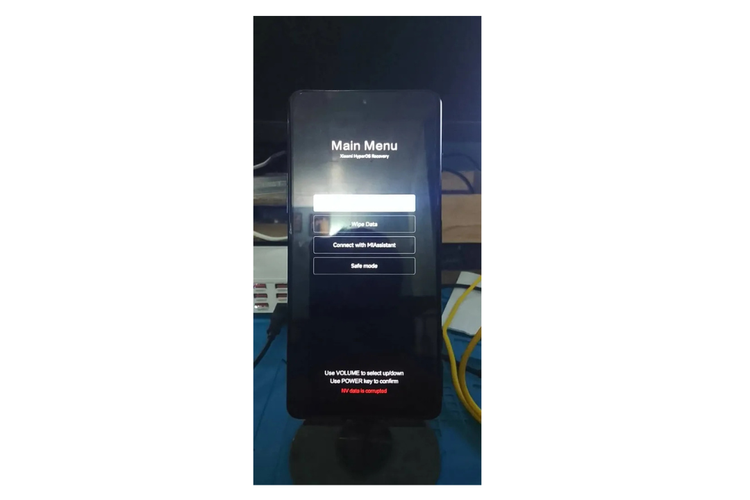 Tampilan ponsel yang mengalami bootloop setelah melakukan update ke HyperOS 3.