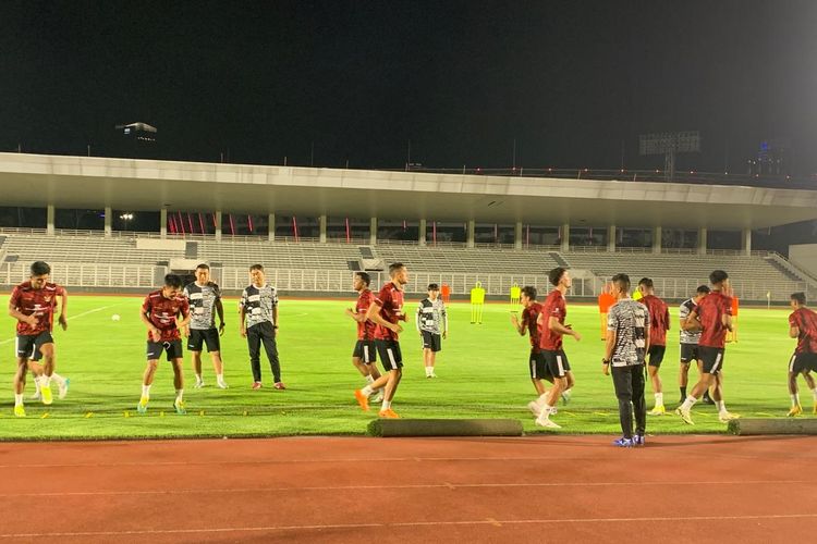 Jelang duel kontra Vietnam, timnas Indonesia melakoni sesi latihan di Stadion Madya, Jakarta, pada Senin (18/3/2024).