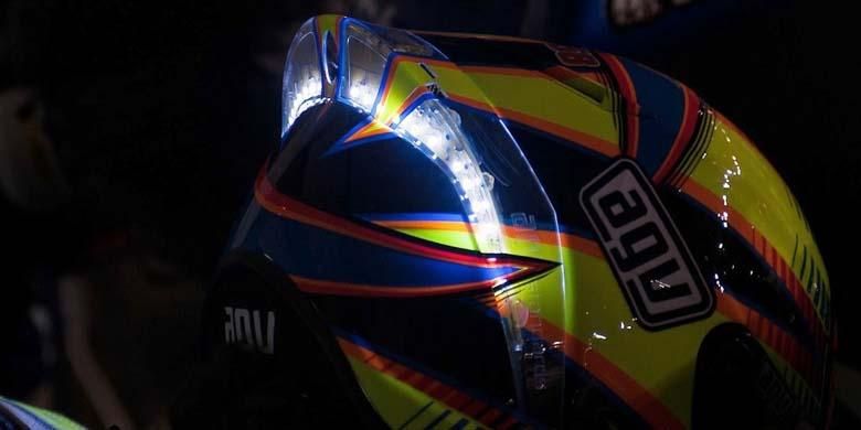 Lampu LED di spoiler belakang helm Valentino Rossi