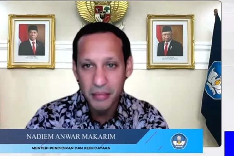 Mendikbud Nadiem Makarim dalam acara serah terima soal seleksi CPNS dan PPPK 2021.