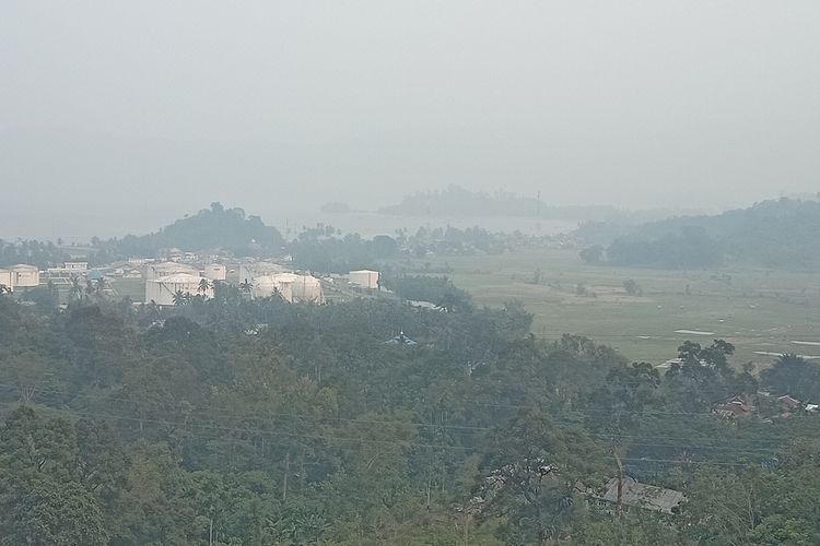Kondisi udara di Sumbar menyentuh level tidak sehat Rabu (16/10/2019) pagi. Terlihat kondisi udara di Kota Padang