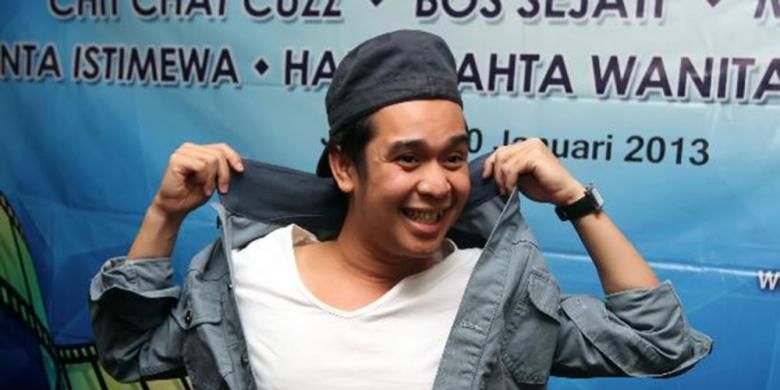 Artis komedi Yoga Syahputra alias Olga Syahputra menghadiri jumpa pers terkait program baru dari TransTV di Gedung TransTV, Jalan Tendean, Jakarta Selatan, Rabu (30/1/2013).