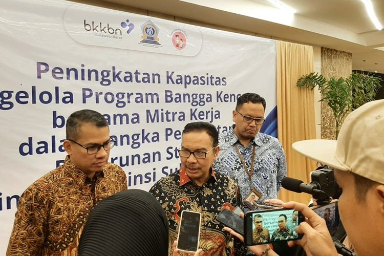 Kepala Badan Kependudukan dan Keluarga Berencana Nasional (BKKBN) dr Hasto Wardoyo dalam kegiatan Peningkatan Kapasitas Pengelola Program Bangga Kencana bersama Mitra Kerja dalam rangka Percepatan Penurunan Stunting di tingkat Provinsi Sulawesi Barat (Sulbar), di Hotel Claro, Makassar, Sulawesi Selatan (Sulsel), Senin (18/12/2023).