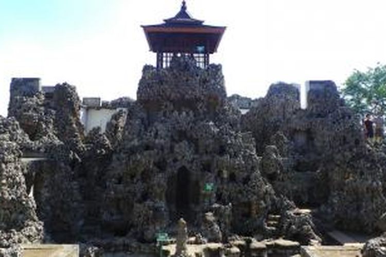 Taman Sari Gua Sunyaragi di Cirebon, Jawa Barat.