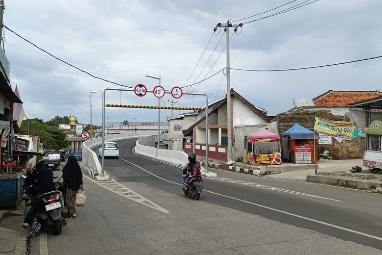 Suasana jalan Flyover Soebianto di wilayah Kecamatan Tenjo, Kabupaten Bogor, Kamis (23/10/2025).