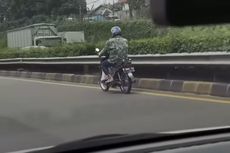 Ikuti Rombongan Kendaraan TNI, Pemotor Masuk Tol JORR di Kawasan Jatiwarna Bekasi