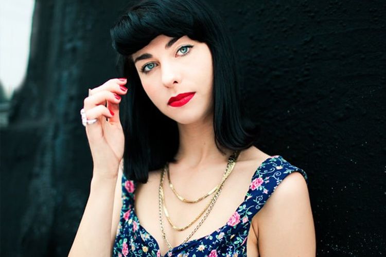 Kimbra adalah seorang penyanyi dan penulis lagu asal Selandia Baru.