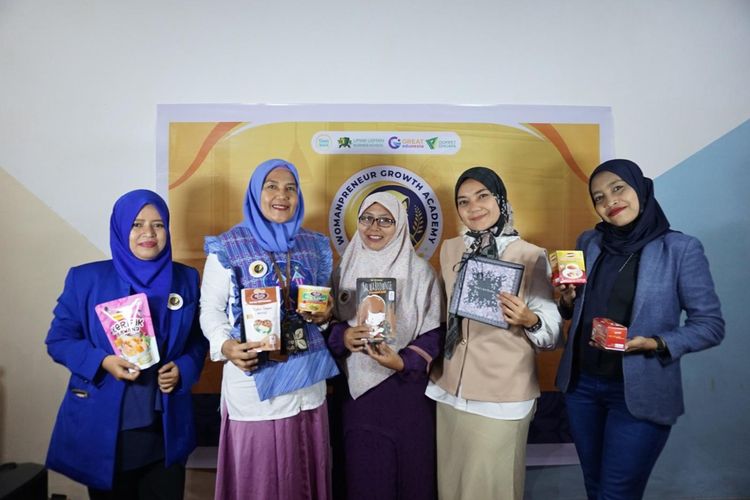 Dompet Dhuafa, melalui kolaborasi Khadijah Learning Center (KLC) dan Kampus Bisnis Umar Usman (KBUU), tumbuhkan jiwa wirausaha program Womenpreneur Growth Academy (WGA), yang seleksinya berlangsung pada Kamis (9/1/2025) di Khadijah Learning Center, Serpong, Tangerang Selatan, Banten. Program yang sudah berjalan dari November 2024 ini mendapat antusiasme tinggi, sebagai wadah akselerasi bagi wirausaha perempuan di wilayah Tangerang Selatan.
