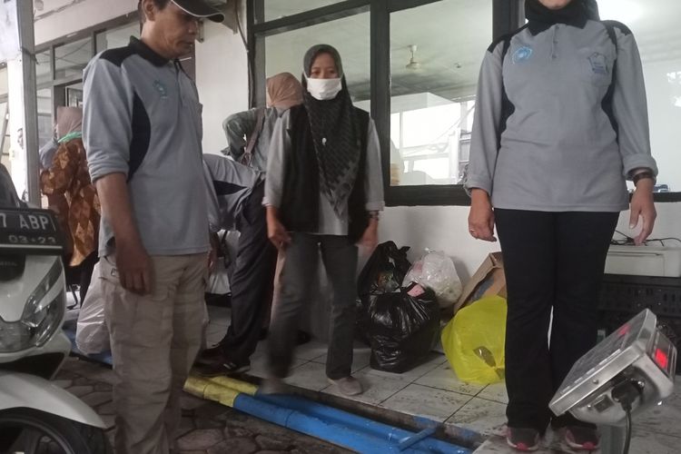 Sejak pertama melaunching program 9 unit Bank Sampah di wilayahnya tepatnya pada Maret 2022. Kelurahan Situsaeur berhasil menghasilkan, menyimpan dan memanfaatkan 53 ton sampah