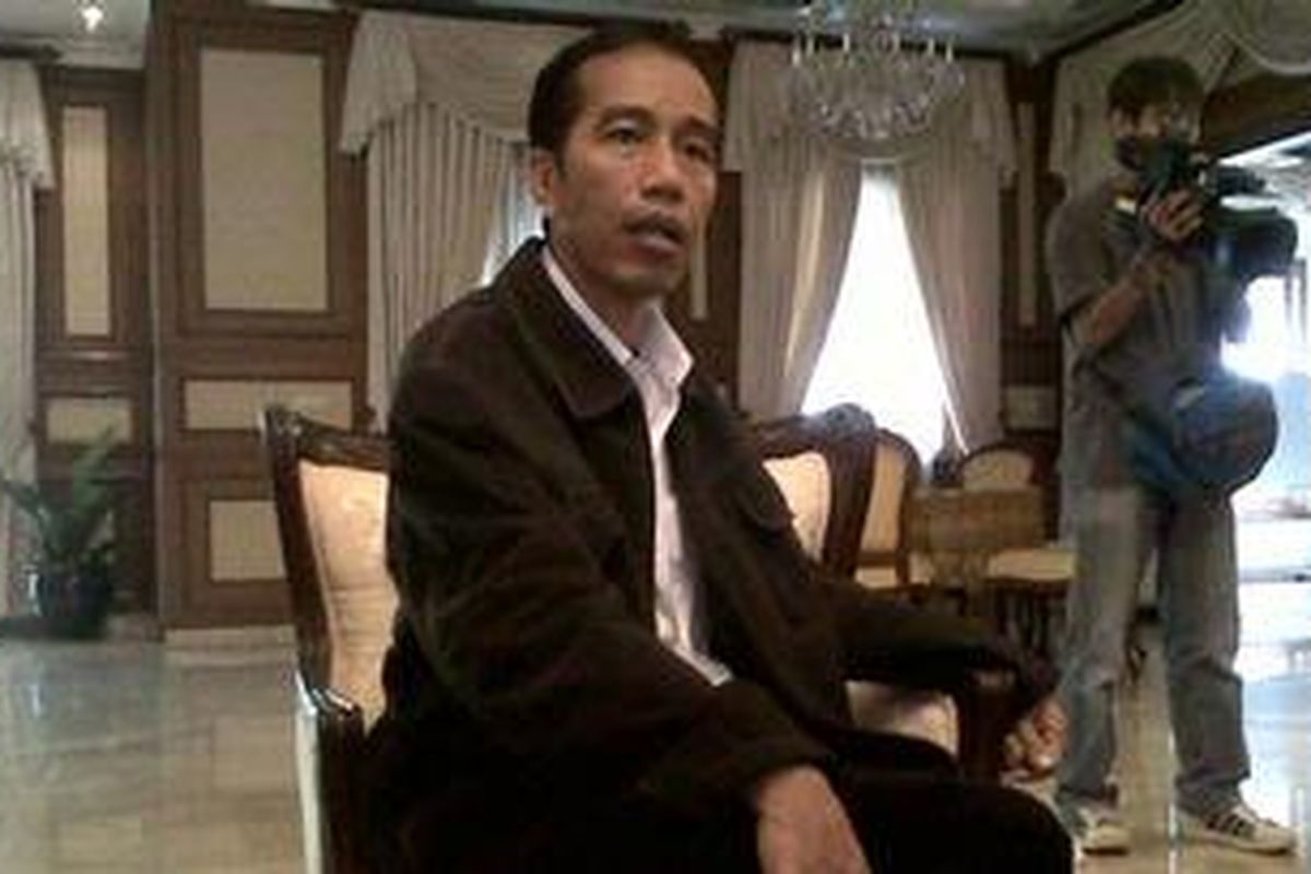 Gubernur DKI Jakarta Joko Widodo tampak kurang fit dari biasanya. Karena kondisinya yang kurang fit tersebut, dengan terpaksa, Jokowi membatalkan kegiatannya di Medan untuk dapat menjadi juru kampanye pasangan calon Gubernur dan Wakil Gubernur Sumatera Utara Effendi Simbolon dan Djumiran Abdi, Minggu (24/2/2013).