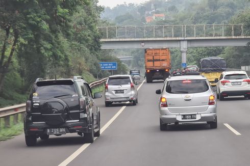 Banyak Dilanggar, Ketahui Bahaya Menyalip dari Bahu Jalan