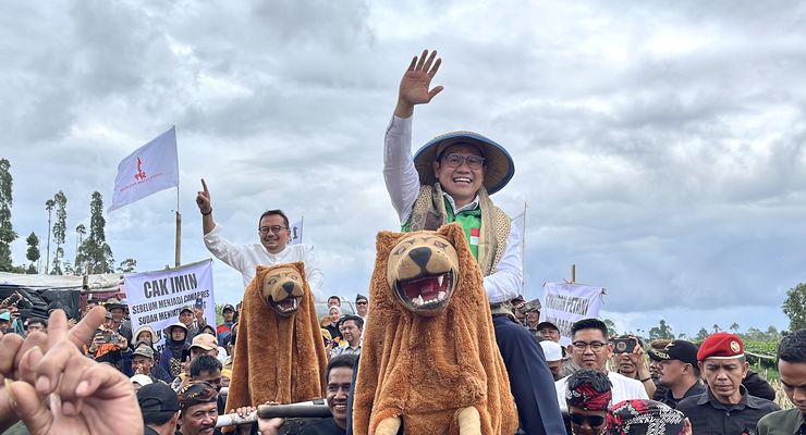 Temui Serikat Petani Pasundan di Garut, Cak Imin Naik Disambut Sisingaan