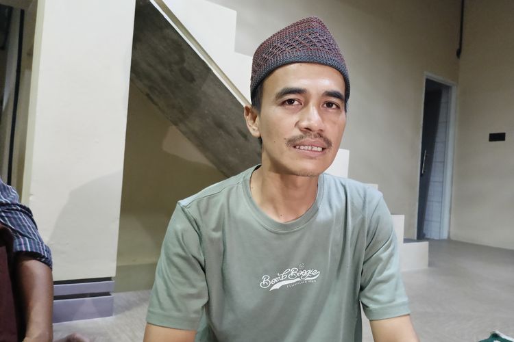 Asep Fadhlan, Ketua ATTB merespon kebijakan Gubernur Jawa Barat Dedi Mulyadi penghentian sementara aktivitas usaha tambang di Parung Panjang, Cigudeg dan Rumpin.