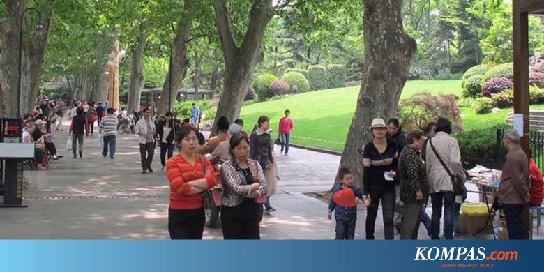Melongok Patung Cai Yuanpei di Taman Jing an