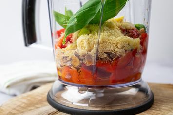 Bumbu Halus Sebaiknya Diblender Pakai Minyak atau Air? Ini Kata Chef