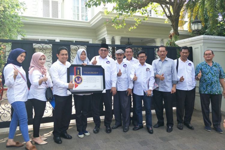Gerakan Masyarakat Jokowi-Maruf Amin (Gema Jamin) mendeklarasikan dukungan mereka untuk calon presiden dan wakil presiden nomor urut 01 Jokowi-Maruf di kediaman Maruf Amin di Jalan Situbondo, Menteng, Rabu (5/12/2018). 