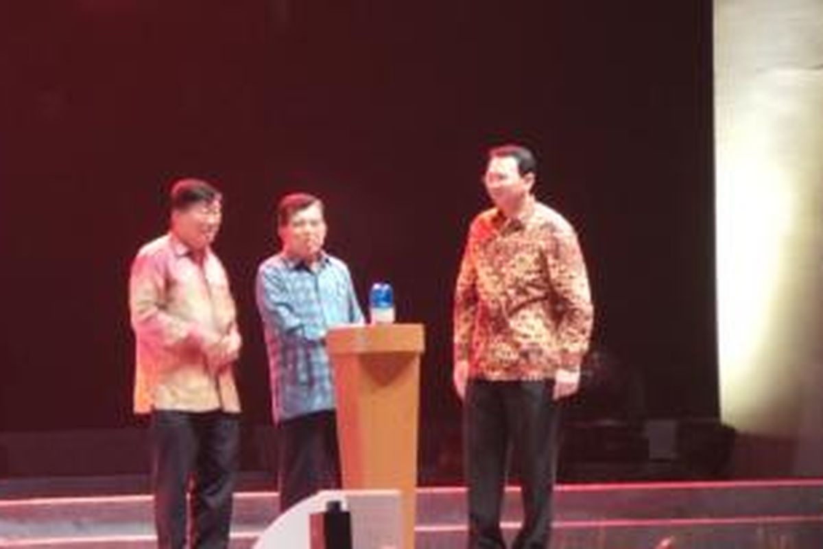 (dari kiri ke kanan) Komisaris Utama PT JIExpo International Murdaya Poo, Wakil Presiden Jusuf Kalla, dan Gubernur DKI Jakarta Basuki Tjahaja Purnama saat meresmikan pagelaran Jakarta Fair 2015, di Arena PRJ Kemayoran, Jakarta, Jumat (29/5/2015). Kompas.com/Kurnia Sari Aziza