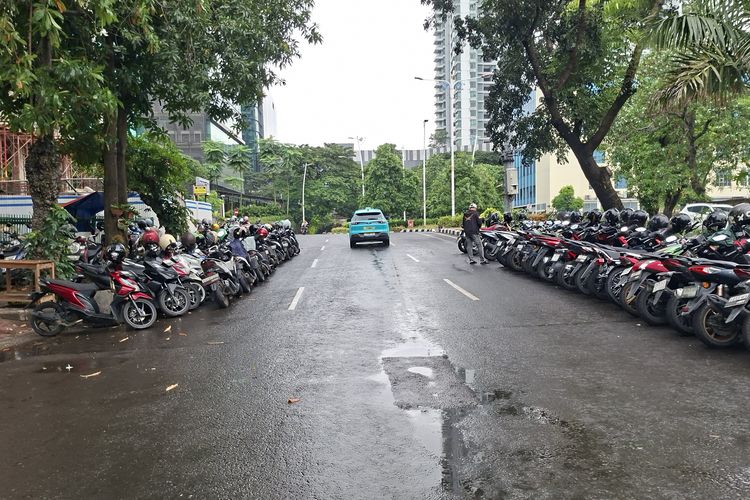 Dishub Sidak Juru Parkir Liar yang Getok Tarif hingga Rp 20.000 di Kembangan