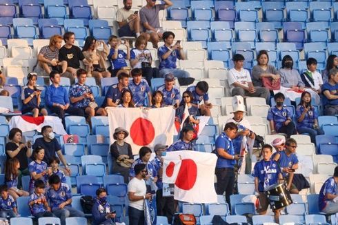VIDEO - Suporter Jepang Gotong Royong Pungut Sampah Laga Pembuka Piala Dunia 2022