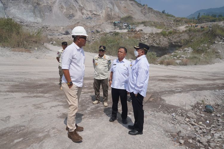 Bupati Garut Tutup 3 Tambang Pasir di Leles yang Langgar Aturan