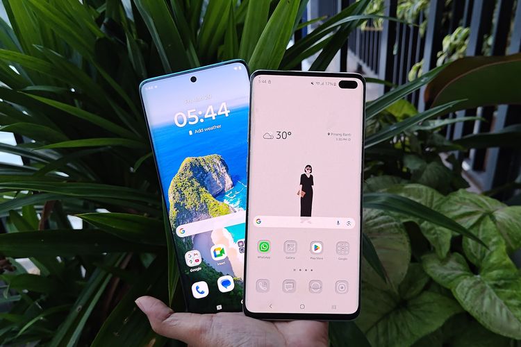 Kiri ke kanan: Motorola Edge 60 Fusion dan Samsung Galaxy S10 Plus