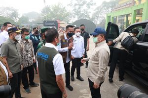 Tinjau Karhutla di Palembang, Menko Polkam Akui Asapnya Cukup Tebal