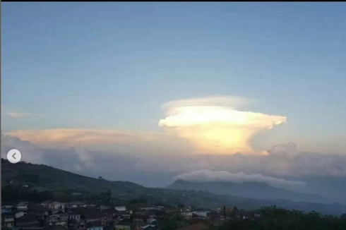 Ahli Jelaskan Penampakan Awan Menyerupai UFO di Gunung Merapi: Sepertinya Awan Cumulonimbus 