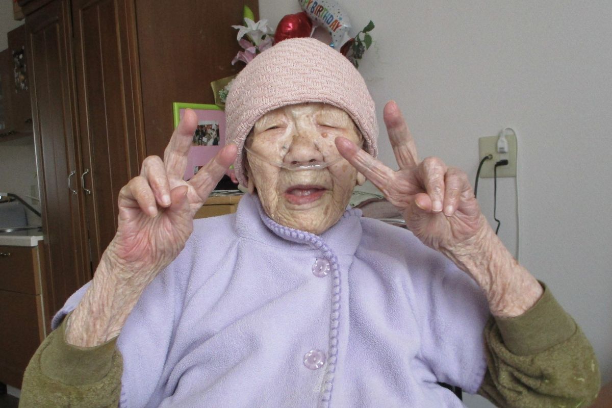 Rata-rata angka harapan hidup penduduk di Jepang adalah 83,89 tahun. Banyak pula yang berhasil mencapai usia 100 tahun. Salah satu penduduk asal Negeri Sakura, Kane Tanaka, bahkan ditetapkan sebagai orang tertua di dunia. Ia berusia 119 tahun saat ini.