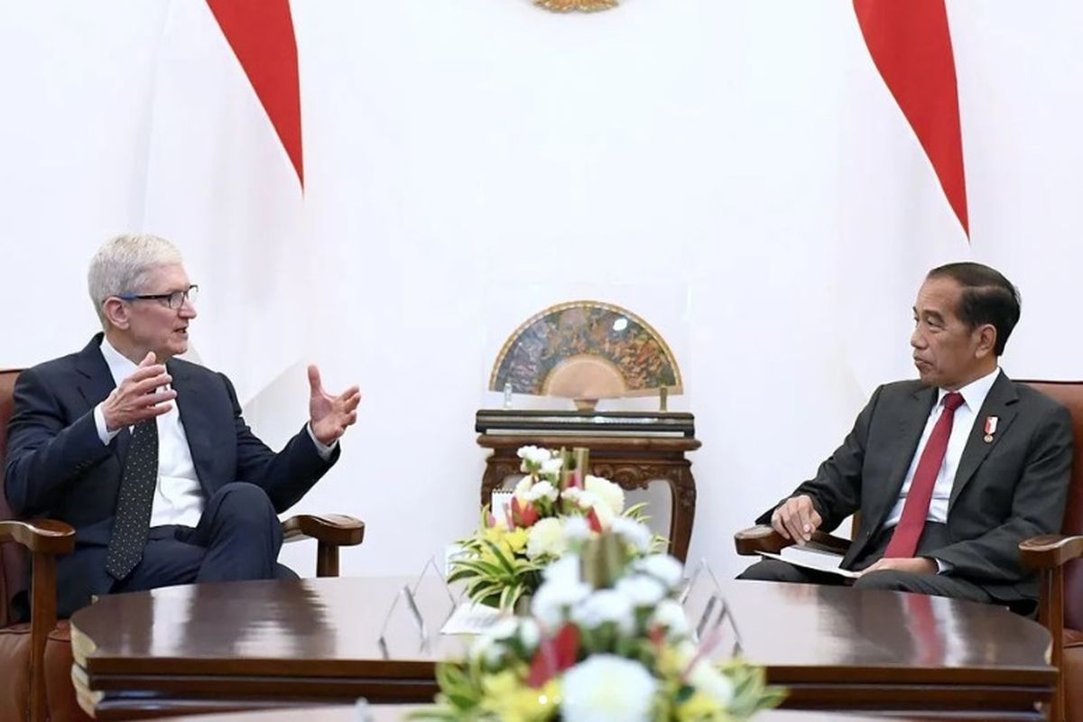CEO Apple Tim Cook bertemu dengan Presiden Joko Widodo di Istana Merdeka