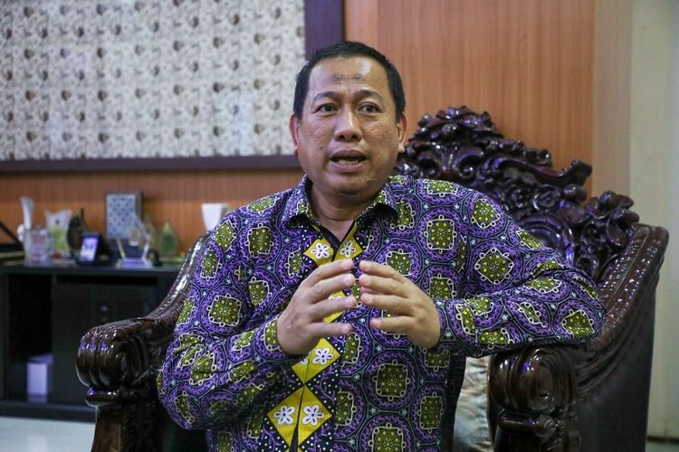 Kepala Badan Pusat Statistik (BPS) Jawa Tengah Adhi Wiriana saat mengatakan bahwa pemberitaan mengenai Jawa Tengah sebagai provinsi termiskin se-Jawa adalah hoaks, Rabu (30/3/2022). 